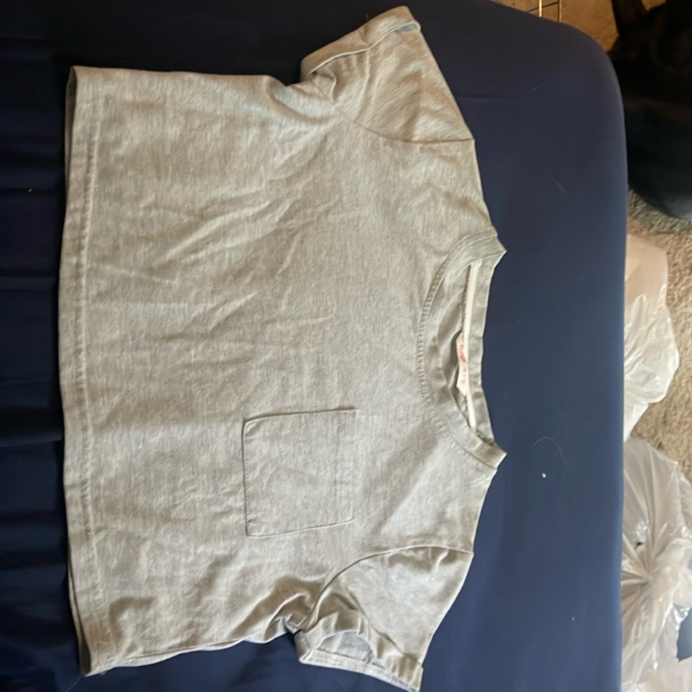 Like gray crop top with pocket
